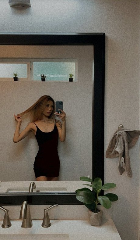 Iris Haw nice pornstar pic