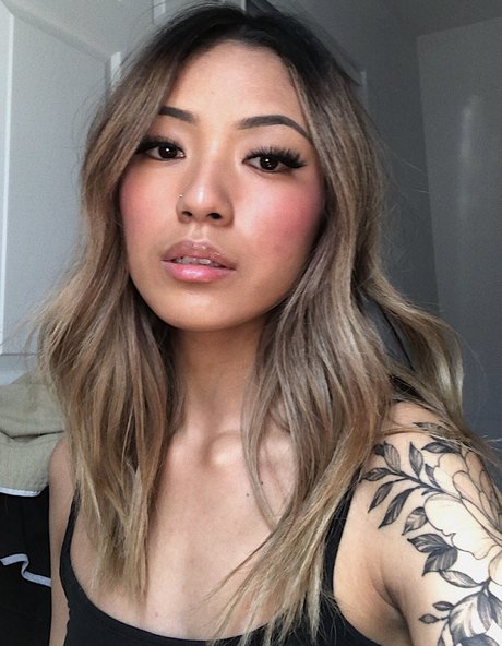 Iris Haw model exclusive pics