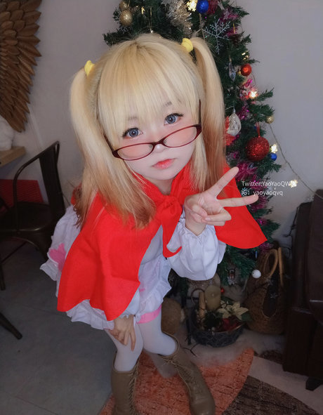 YaoYao nude actress images