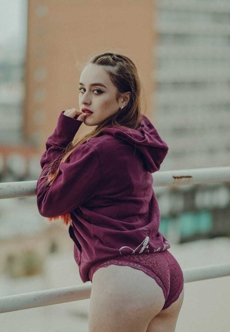 Escarlett Palacios naked star images