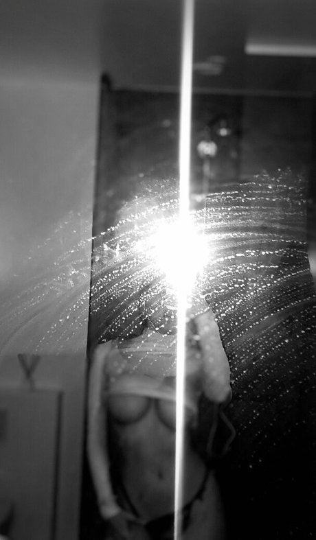 Grandmae nude model gallery