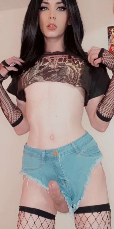 Skyesoprettyy high quality actress pics