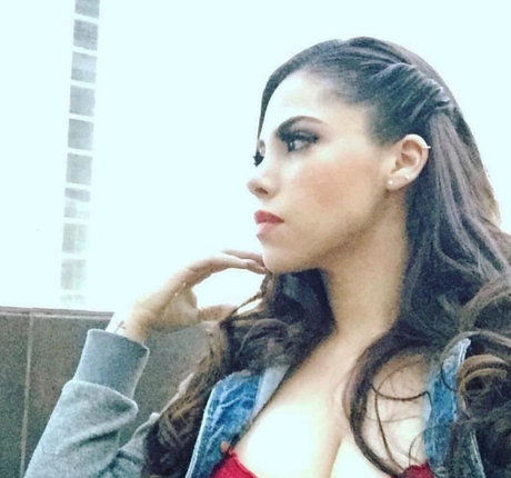 Claudia Guajardo model pornographic picture