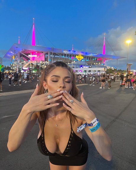 Amanda Kolar naked star galleries