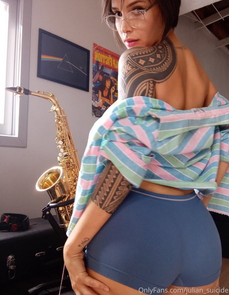 Julian Suicide porn model images