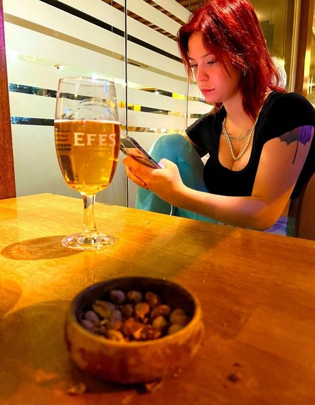 Arzu Ylmaz model pornographic pics