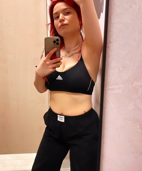 Arzu Ylmaz model nude pic