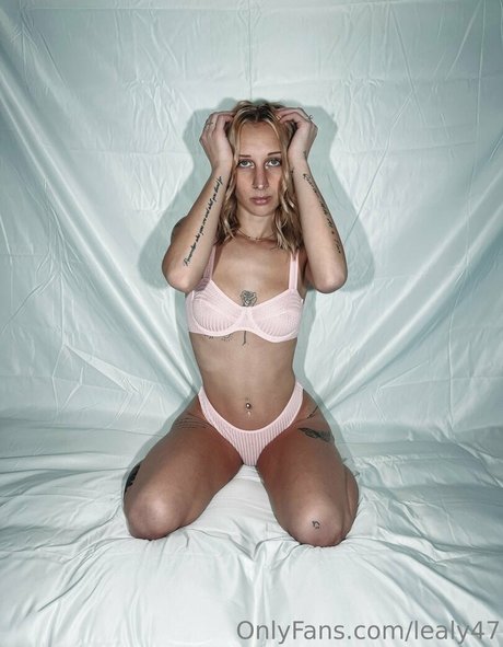 lealy47 model hot image