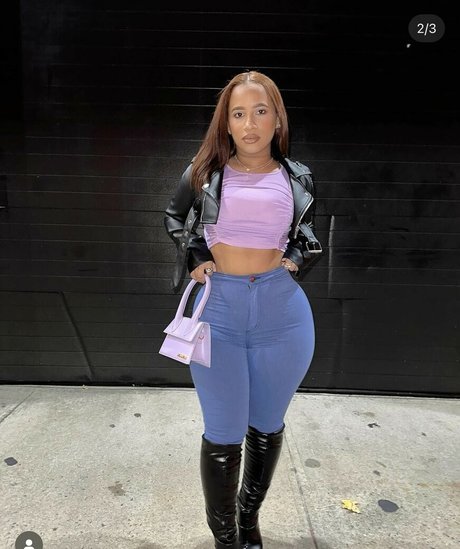 Carolinello porn actress img