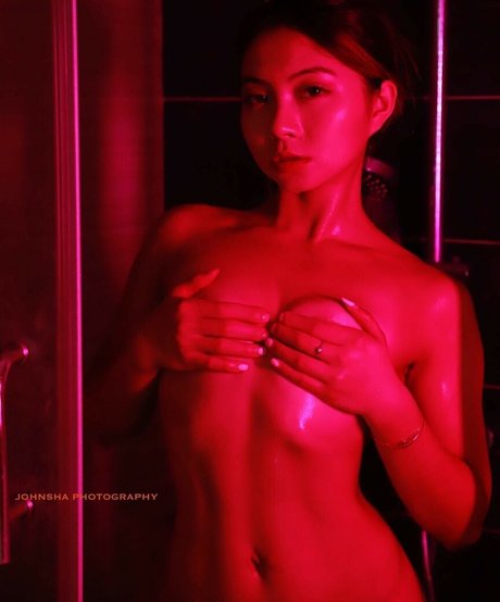 Amber Chan hd actress img