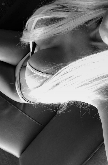 Merve Sanay naked pornstar images