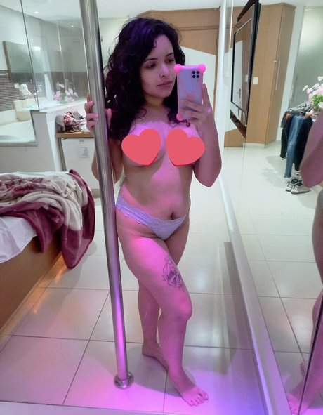 Pistolaura nudes star image