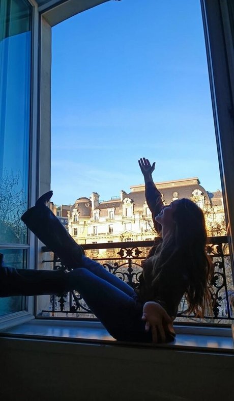 young ebony onlyfans top picture