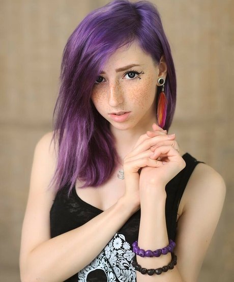 Rocken Rollia star porn galleries