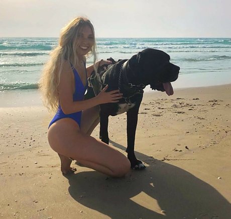 Tiny Miny Mo model high quality photo