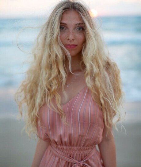 Tiny Miny Mo art star picture