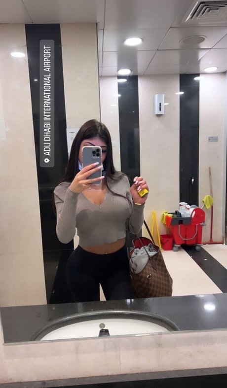 Selin Yalim Nude nice actress pic