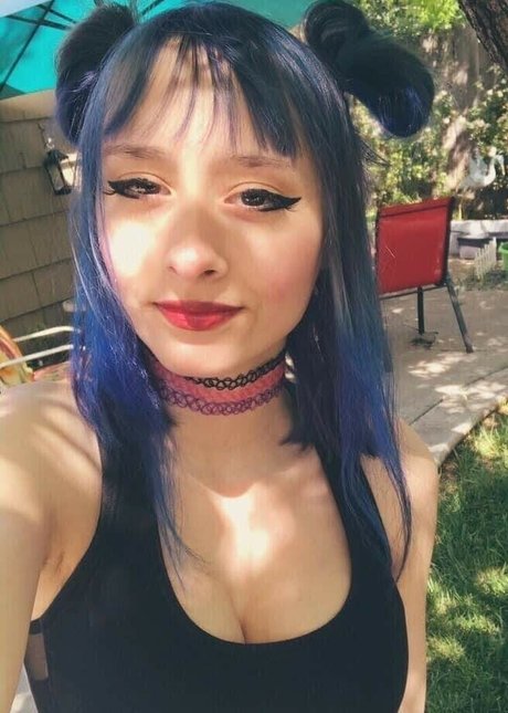 Arryth Layne naked pornstar image