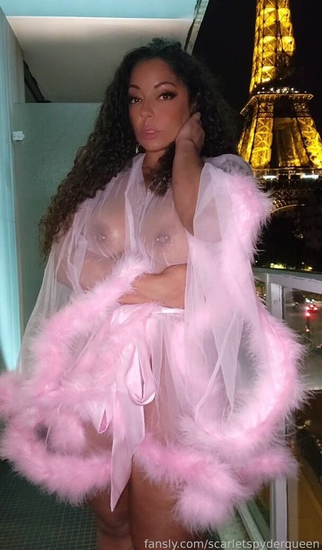 Scarlet SpyderQueen star exclusive galleries