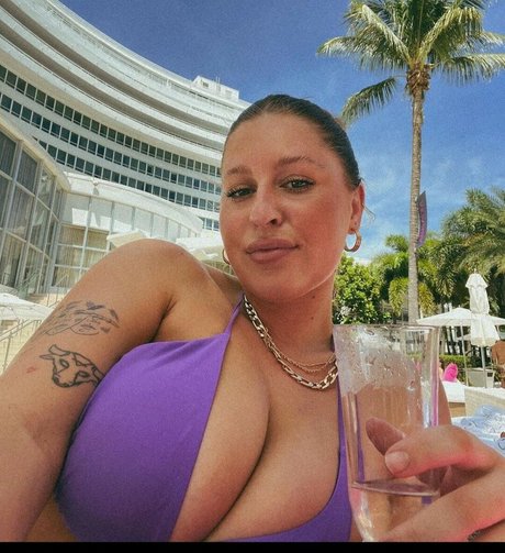 Camillekrahn_ exclusive model image