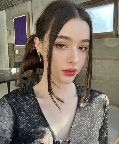 Dasha Tarab pretty pornstar photos