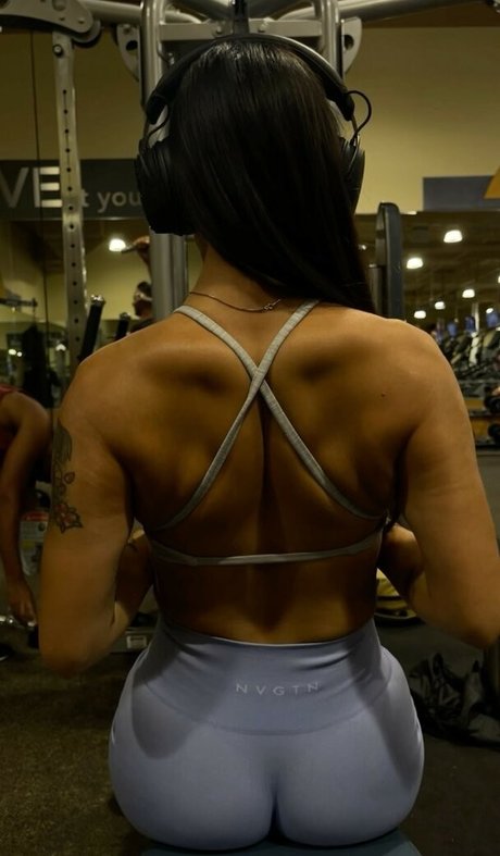 Janice plays hot actress image