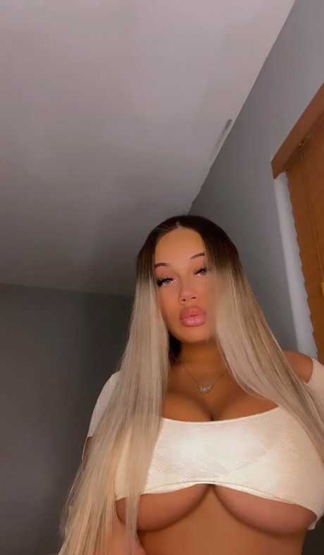 Giannamalave nudes model pic