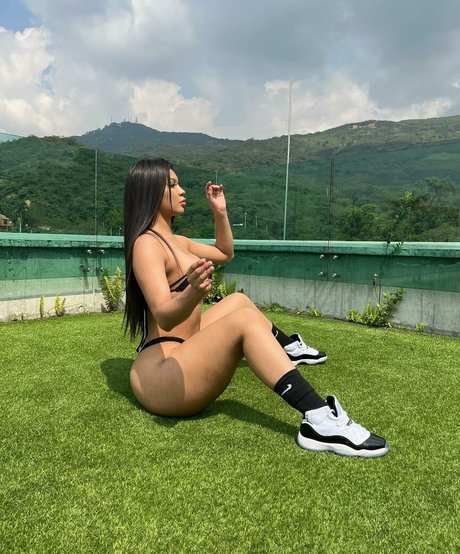 Carlita Silvestre model photos