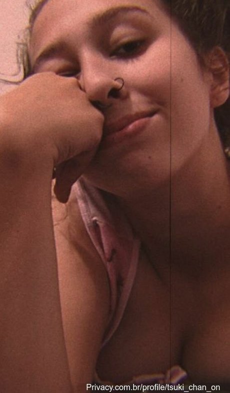 Tsuki Chan pornstar top picture