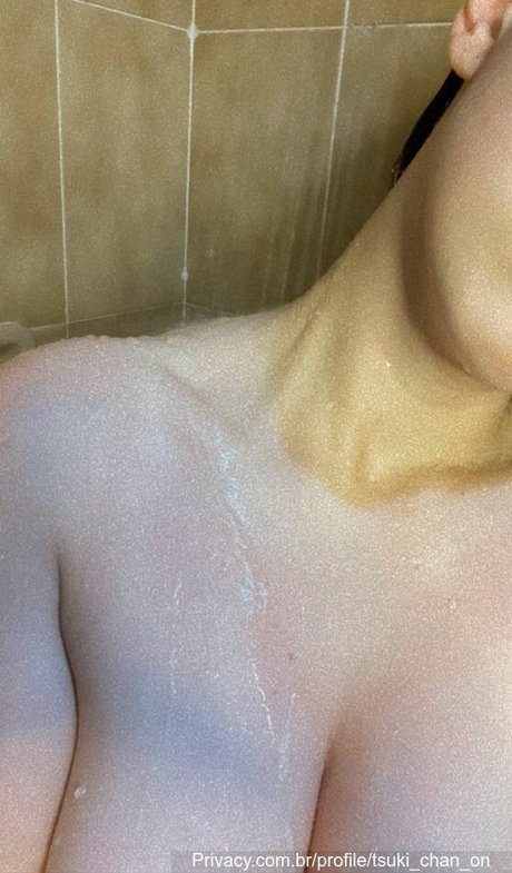 Tsuki Chan art actress photos