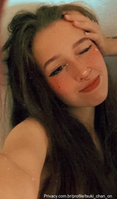 Tsuki Chan model pornographic img