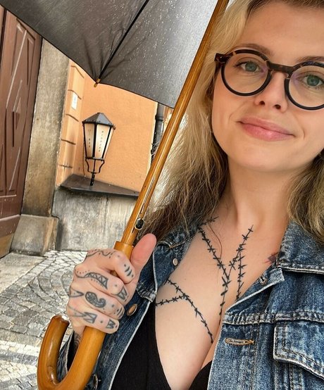 Miss Marilyn erotic star photo