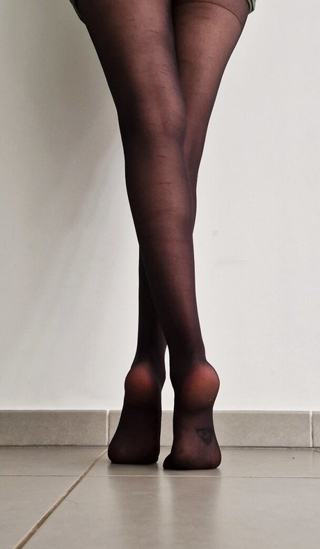 Livie Feet xxx model images