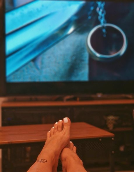 Livie Feet star erotic pictures