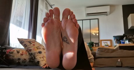 Livie Feet model exclusive photo