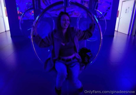 hotginasnow star best photo