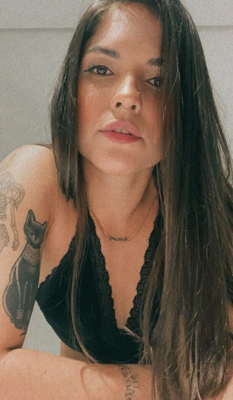 Julieta Baldon hot model photo