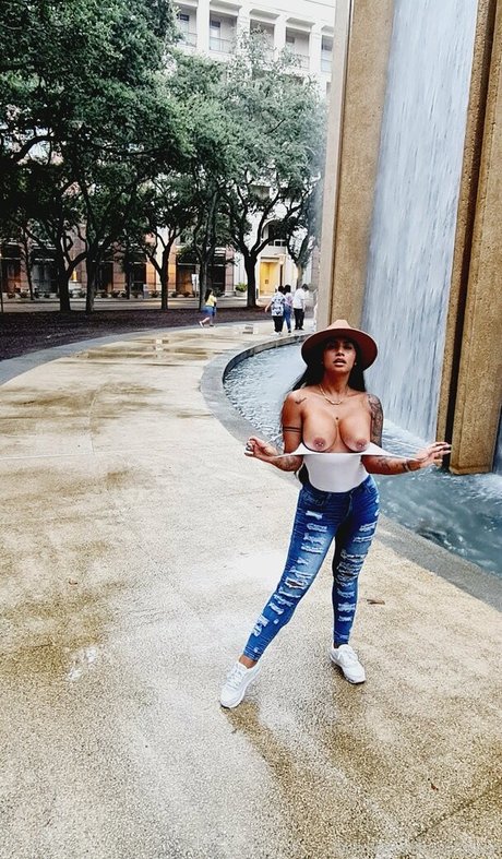 Sofia Leon nude model archive