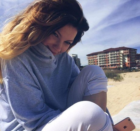 lecsy lexy model picture