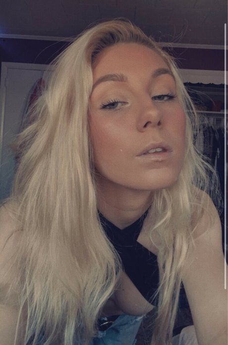 SassySavvi sexy star pic