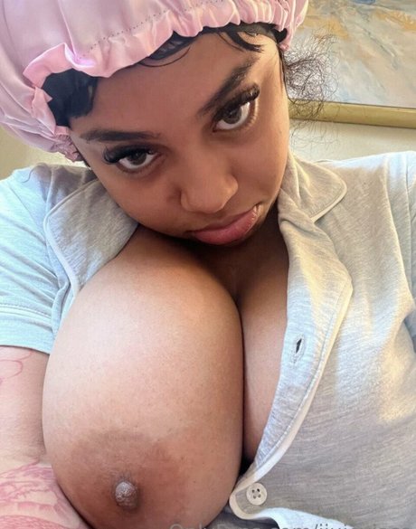 jasmynaaliyah nudes model image