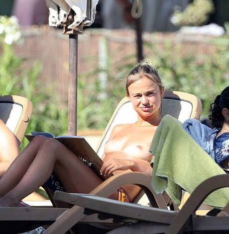 royals pretty actress archive