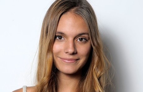 Caitlin Stasey star nude picture