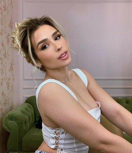 LoryLives star sexy pic