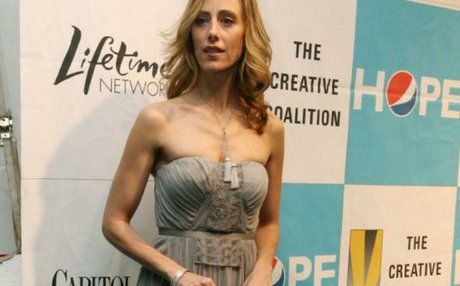 Kim Raver star nude gallery