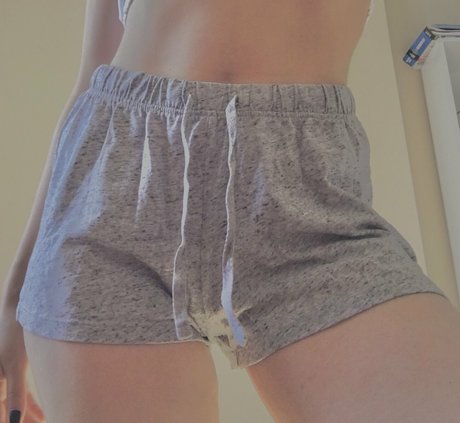 babyeylull perfect model pic