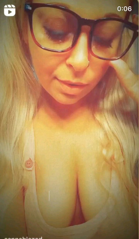 Cannablazed xxx model photo