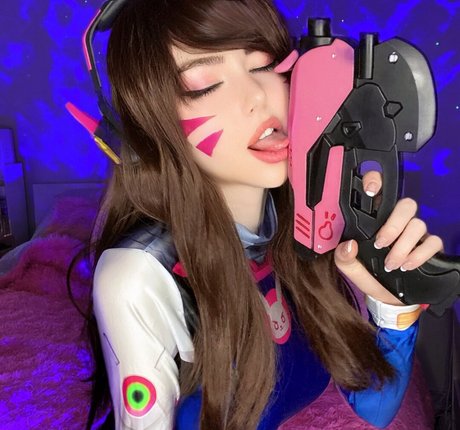 ItsUwUHoney star erotic images