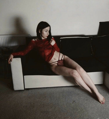 dreamybrunettegirl free pornstar img