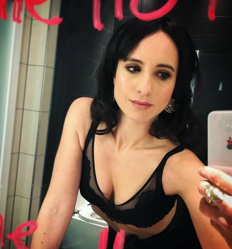 Stephanie Stumph pretty star picture